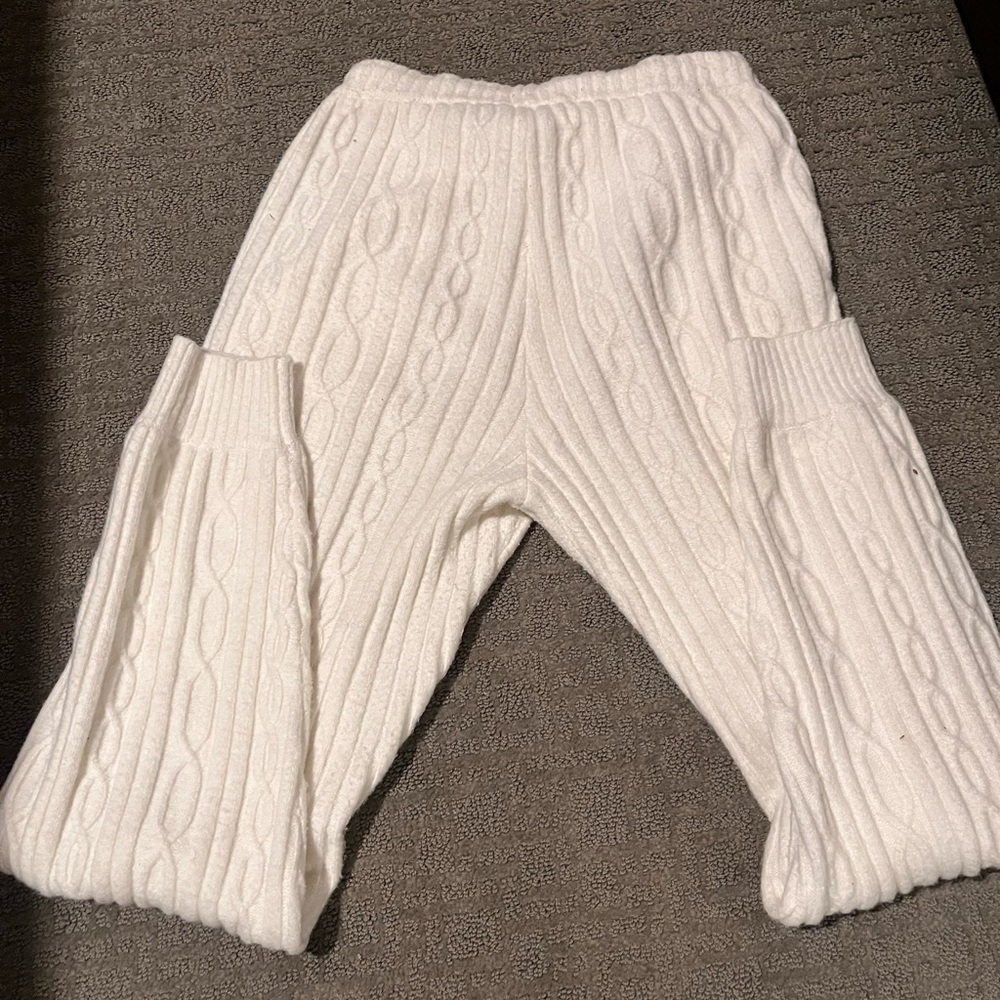 Alo yoga winter bliss cable knit pants in cream - Picture 3 of 3